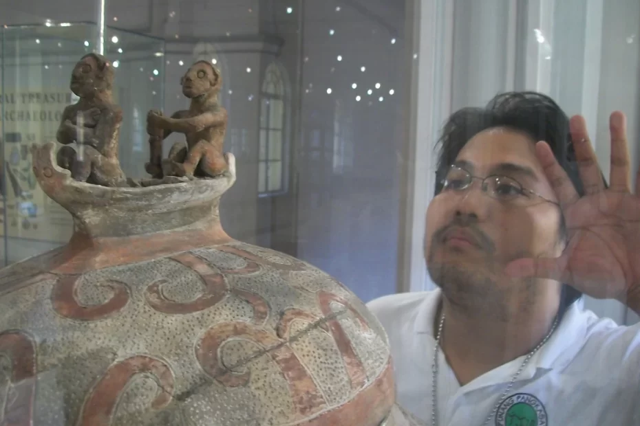 Manunggul Jar: Unraveling the Mysteries of Ancient Philippine Pottery
